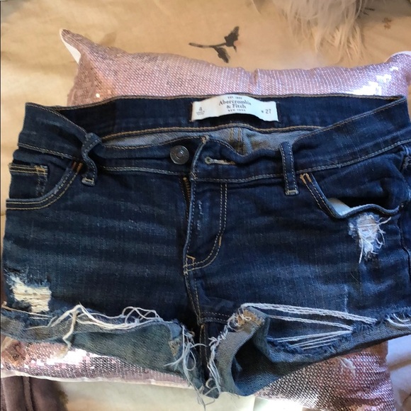 Abercrombie low rise Jean shorts - Picture 2 of 4